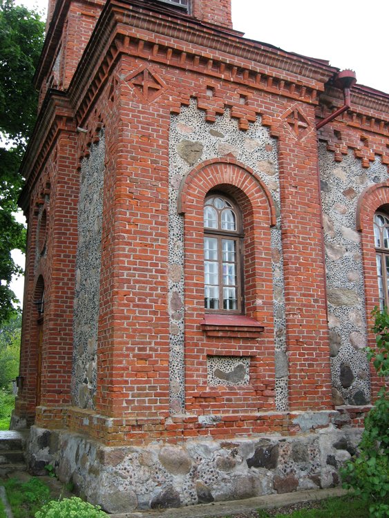 Церковь Рождества Христова, Колка (Талсинский край, Латвия). архитектурные детали, Нижний ярус колокольни