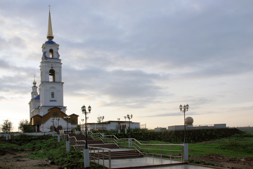 Собор Петра и Павла, Североуральск (Североуральск (Североуральский ГО), Свердловская область). общий вид в ландшафте