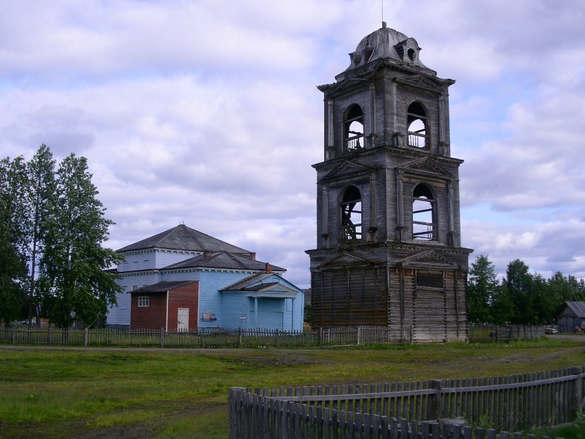 Мошъюга. Церковь Собора Пресвятой Богородицы. общий вид в ландшафте, вид с северо-запада