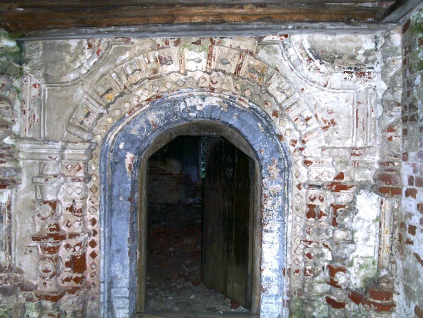 Церковь Покрова Пресвятой Богородицы, Покрово (Покровское), урочище (Лузский район, Кировская область). интерьер и убранство, вход в нижнюю церковь