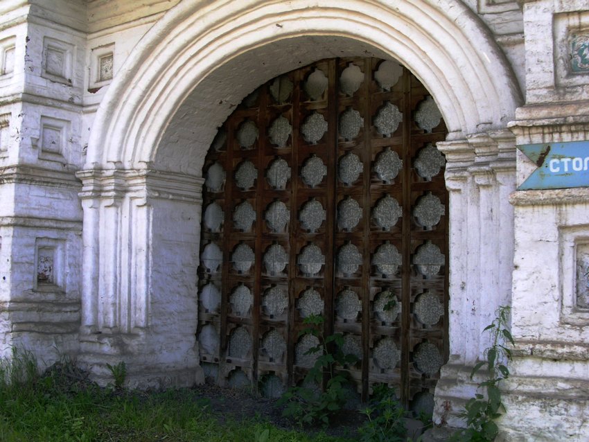 Великий Устюг. Иоанно-Предтеченский монастырь. архитектурные детали, западные врата