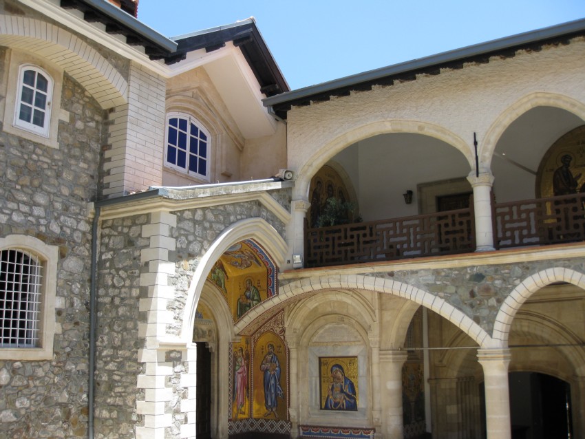 Монастырь Киккской иконы Божией Матери, Киккос (Никосия, Кипр). архитектурные детали, Росписи монастыря