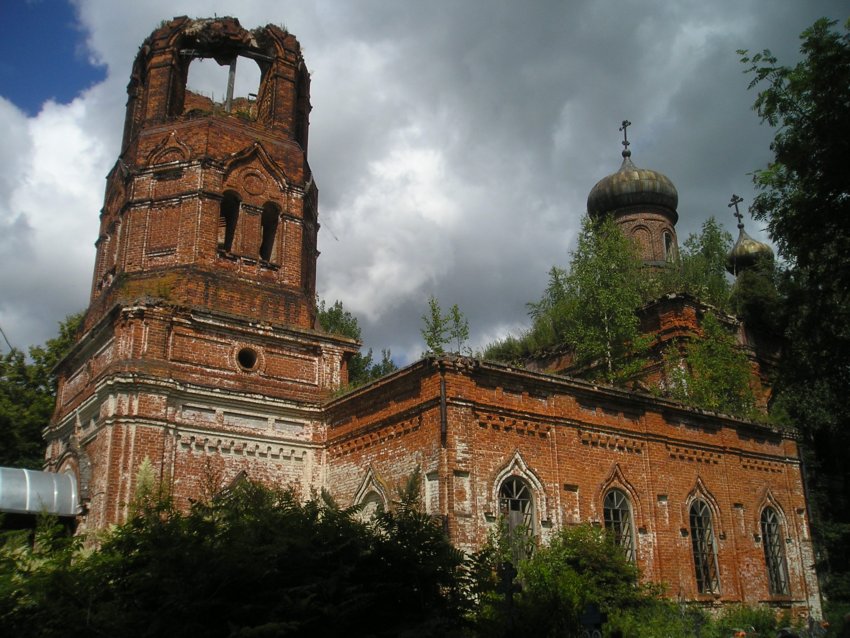 Кирюшино. Церковь Параскевы Пятницы. общий вид в ландшафте