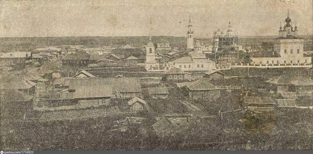 Церковь Иоанна Предтечи, Лальск (Лузский район, Кировская область). архивная фотография, Панорама Лальска. Конец XIX века. Предтеченская церковь на переднем плане. Источник: https://pastvu.com/p/1716923