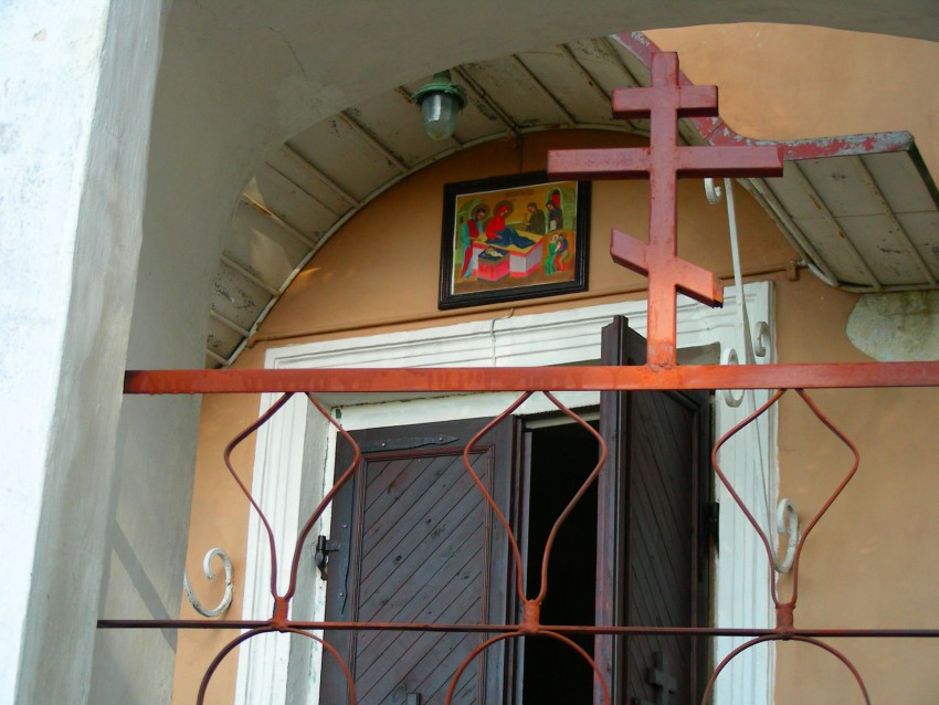 Тракай. Церковь Рождества Пресвятой Богородицы. архитектурные детали, икона над входом