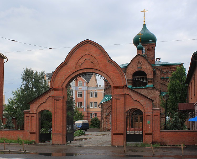Церковь Казанской иконы Божией Матери, Вахитовский район (Казань, город, Республика Татарстан). дополнительная информация, Церковные ворота