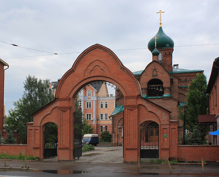 Вахитовский район. Церковь Казанской иконы Божией Матери. дополнительная информация, Церковные ворота