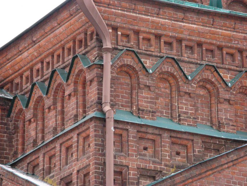 Церковь Казанской иконы Божией Матери, Вахитовский район (Казань, город, Республика Татарстан). архитектурные детали, Кирпичный декор оформления фасадов 