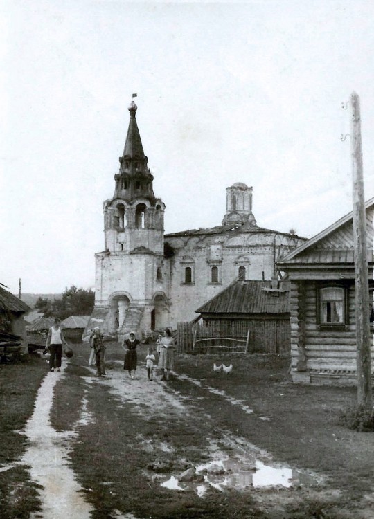 Церковь Успения Пресвятой Богородицы, Кириково (Лысковский район, Нижегородская область). архивная фотография, Источник:  https://ok.ru/group/51699395723494/album/51703760552166/835379262438