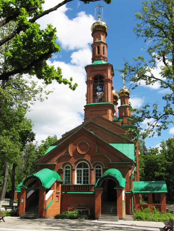 Собор Серафима Саровского, Йошкар-Ола (Йошкар-Ола, город, Республика Марий Эл). фасады, Западный фасад собора с двумя притворами, ведущими по лестнице в верхний храм