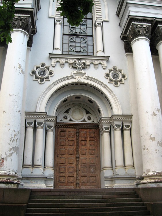 Собор Петра и Павла, Каунас (Каунасский уезд, Литва). архитектурные детали, Портал входа