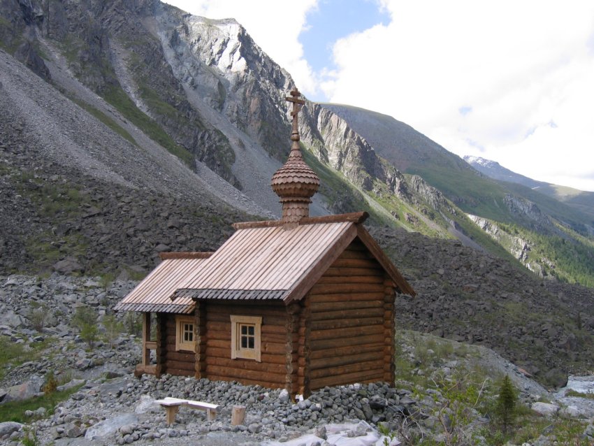 Часовня Михаила Архангела, Белуха, гора (Усть-Коксинский район, Республика Алтай). фасады