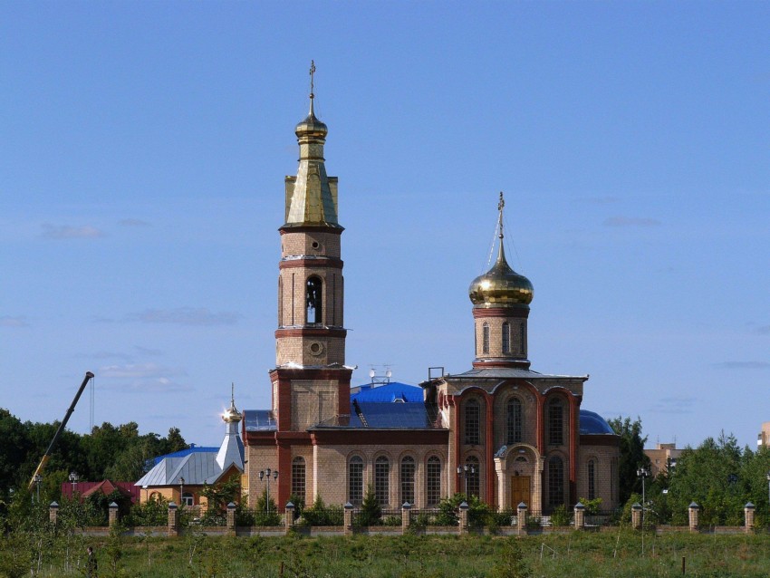 Нижнекамск. Церковь Воскресения Христова. фасады