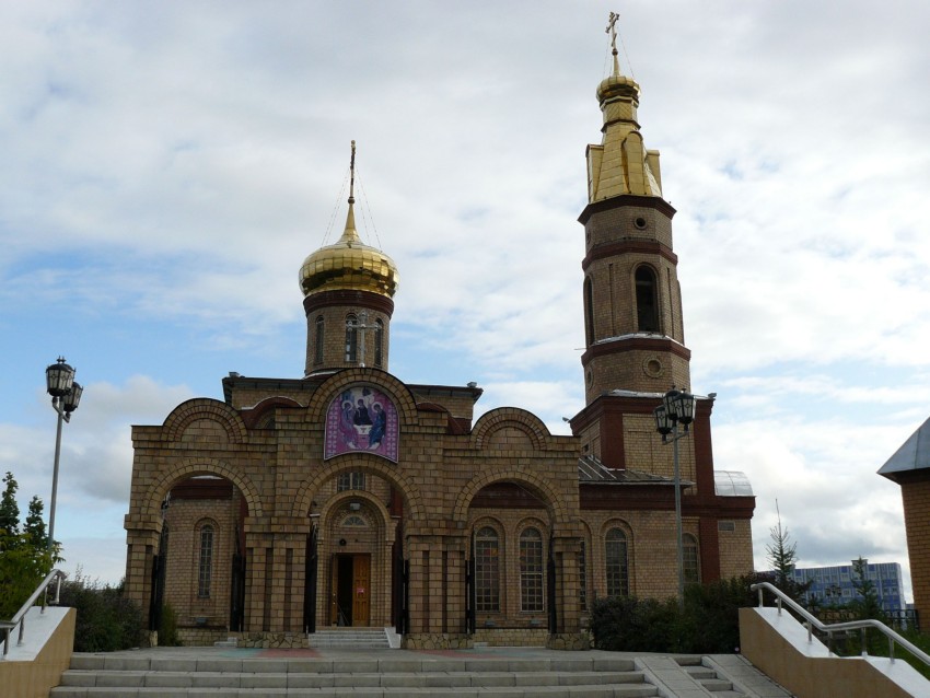 Нижнекамск. Церковь Воскресения Христова. фасады