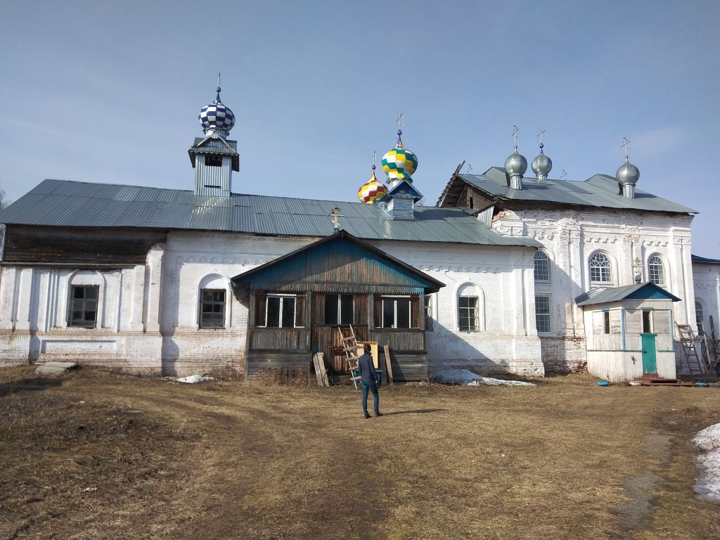 Церковь Успения Пресвятой Богородицы, Лойма (Прилузский район, Республика Коми). фасады, Лойма .храм Успения Пресвятой Богородицы 