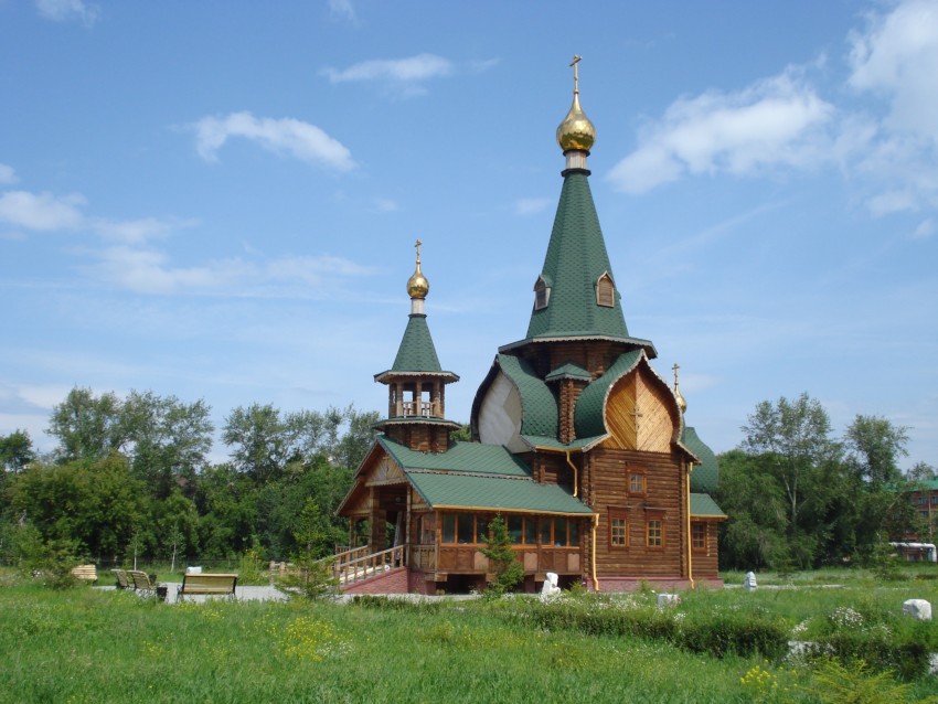 Омск. Церковь Всех Святых в Казачьем сквере. общий вид в ландшафте, Вид с юго-запада