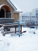Церковь Георгия Победоносца, Памятный крест, усатновленный во дворе церкви.<br>, Набережные Челны, Набережные Челны, город, Республика Татарстан