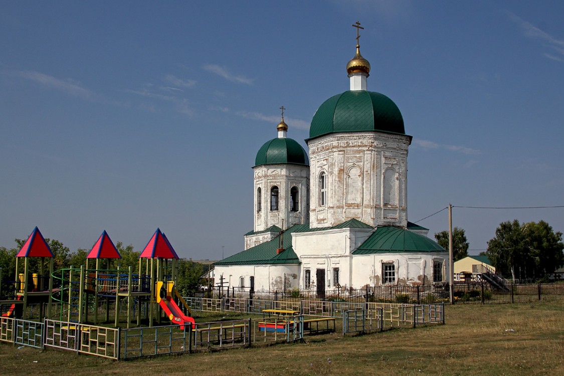 Новотроицкое. Церковь Троицы Живоначальной. фасады