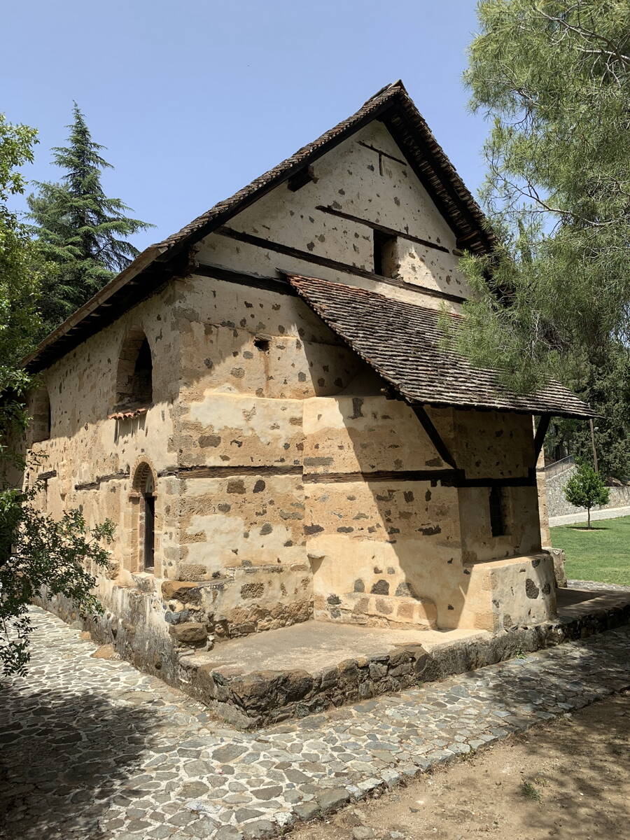 Церковь Николая Чудотворца под крышей, Какопетрия (Никосия, Кипр). фасады