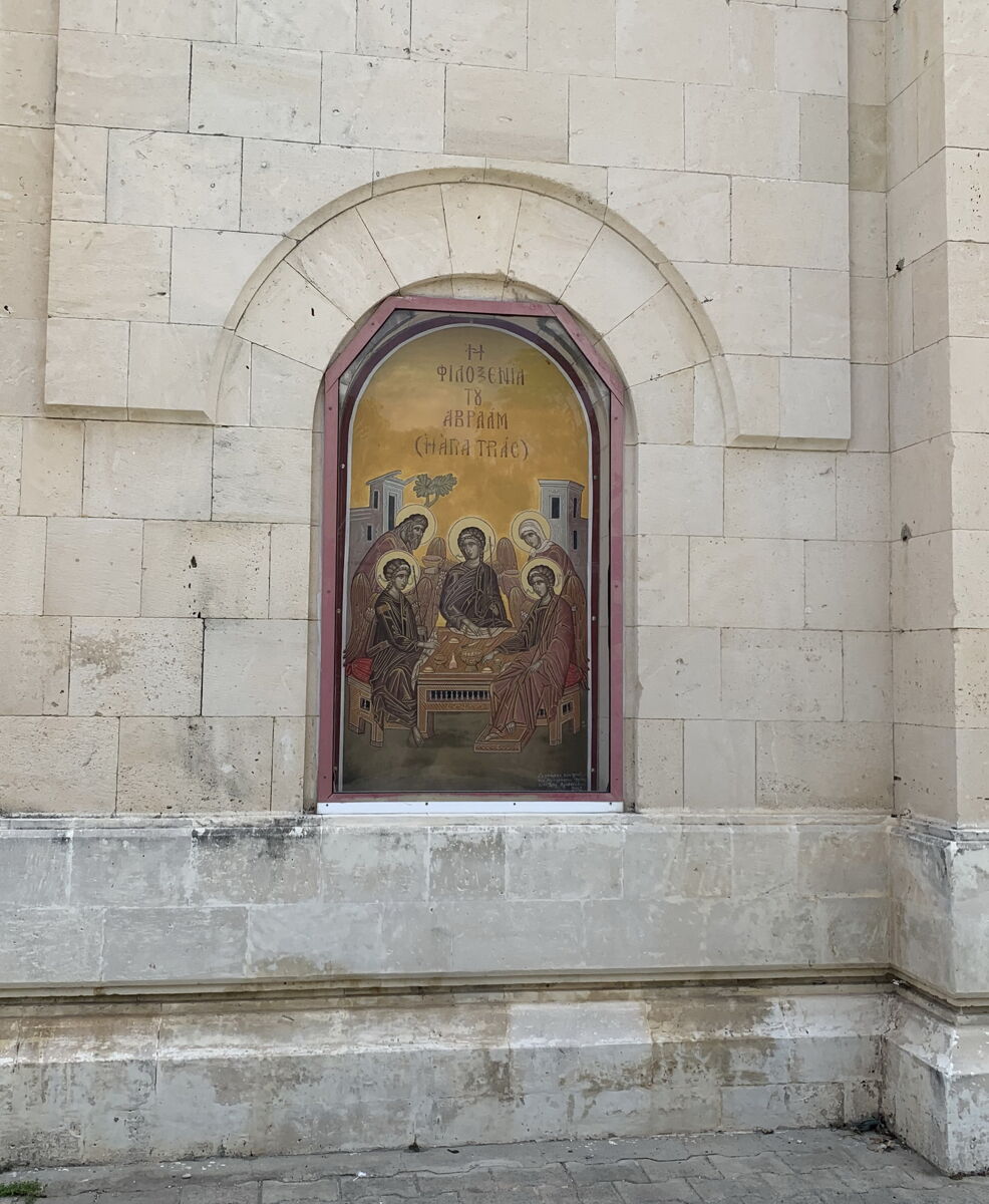 Церковь Троицы Живоначальной, Лимасол (Лимасол, Кипр). дополнительная информация, Икона Троицы на северной стене (внешняя)