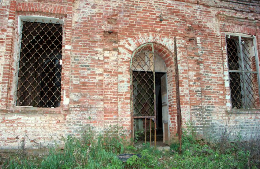 Церковь Троицы Живоначальной, Ошлань (Богородский район, Кировская область). архитектурные детали, Вход