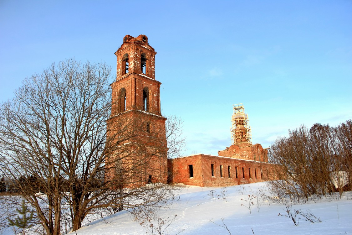 Церковь Троицы Живоначальной, Ошлань (Богородский район, Кировская область). фасады, В 2015г. начались восстановительные работы.
