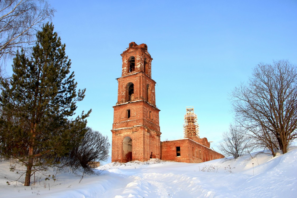 Церковь Троицы Живоначальной, Ошлань (Богородский район, Кировская область). общий вид в ландшафте