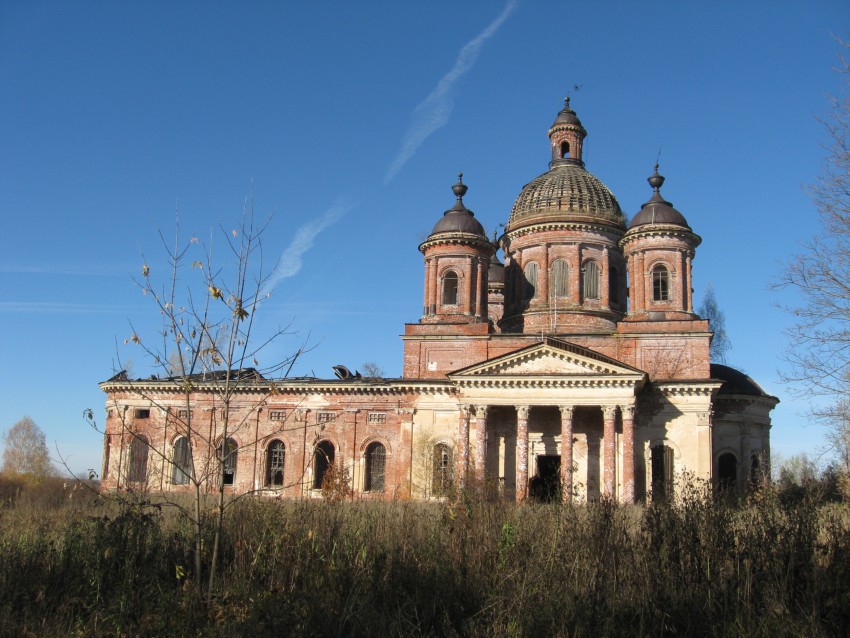 Церковь Покрова Пресвятой Богородицы, Ухтым (Богородский район, Кировская область). общий вид в ландшафте
