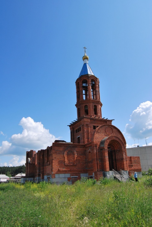 Белоярский. Церковь Сергия Радонежского. общий вид в ландшафте