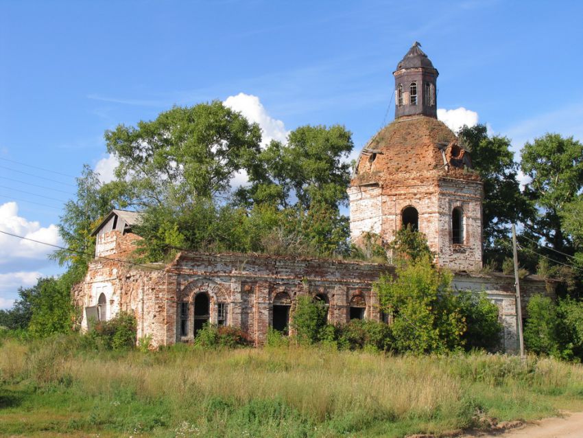 Церковь Рождества Христова, Красное (Лебяжский район, Кировская область). общий вид в ландшафте