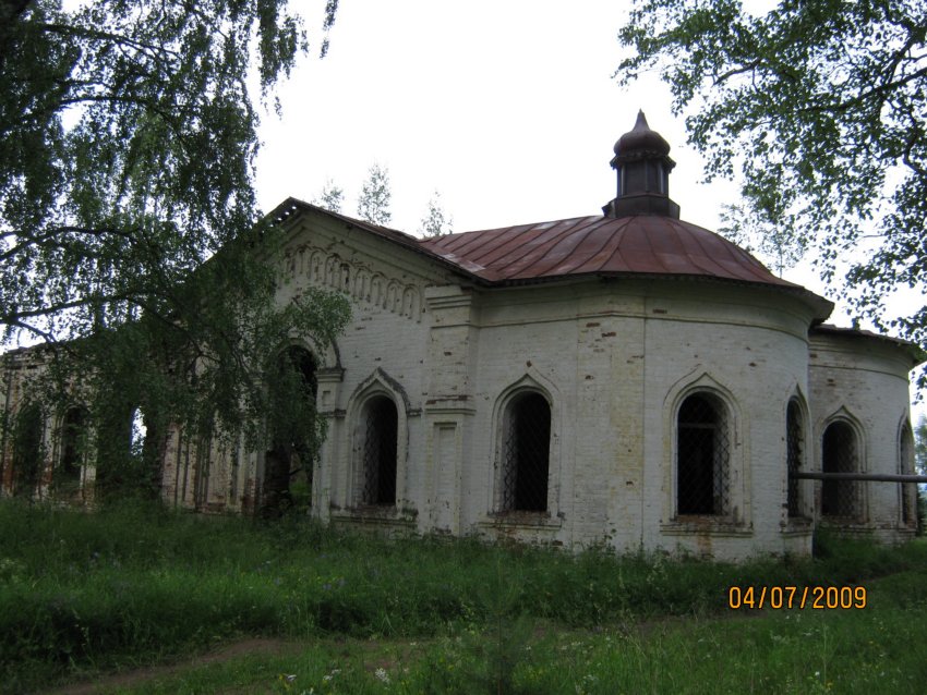 Церковь Успения Пресвятой Богородицы, Еремеево (Великоустюгский район, Вологодская область). общий вид в ландшафте