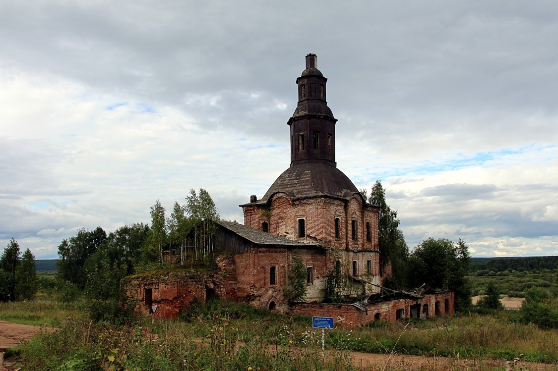 Шолга. Церковь Троицы Живоначальной. фасады