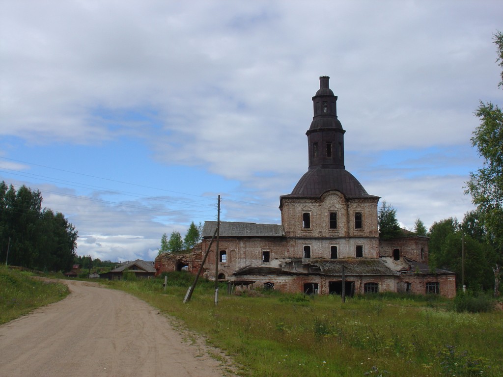 Церковь Троицы Живоначальной, Шолга (Подосиновский район, Кировская область). фасады, 2005
