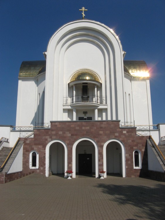 Церковь Георгия Победоносца, Воткинск (Воткинский район и г. Воткинск, Республика Удмуртия). фасады, Западный фасад церкви с вратами в нижний и верхний храмы 