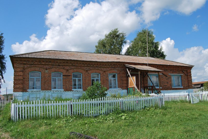 Церковь Иоанна Богослова, Чурманское (Байкаловский район (Байкаловский МР), Свердловская область). общий вид в ландшафте, Старая церковь
