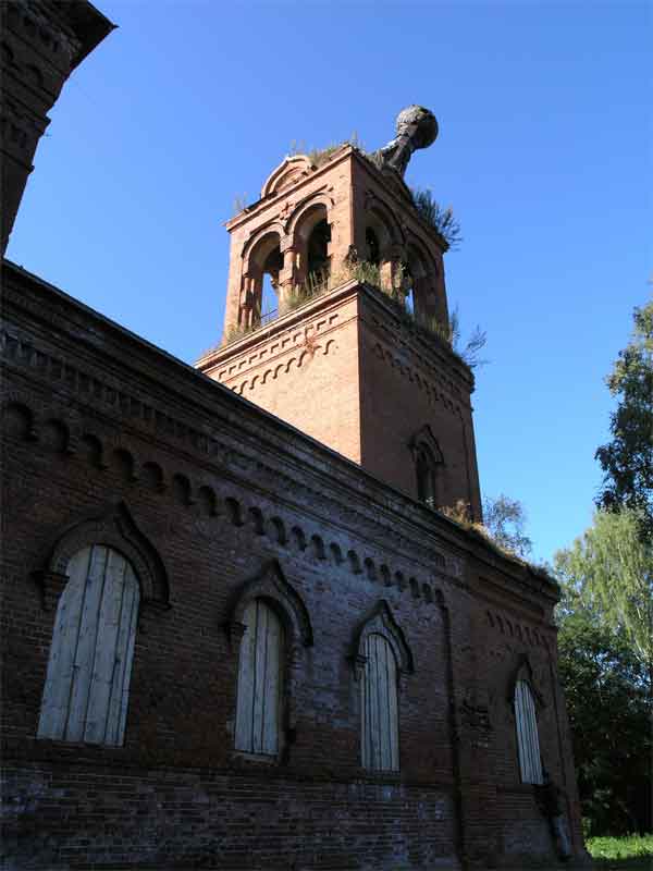 Церковь Николая Чудотворца, Синяя Никола (Красногородский район, Псковская область). общий вид в ландшафте, Колокольня вид с севера