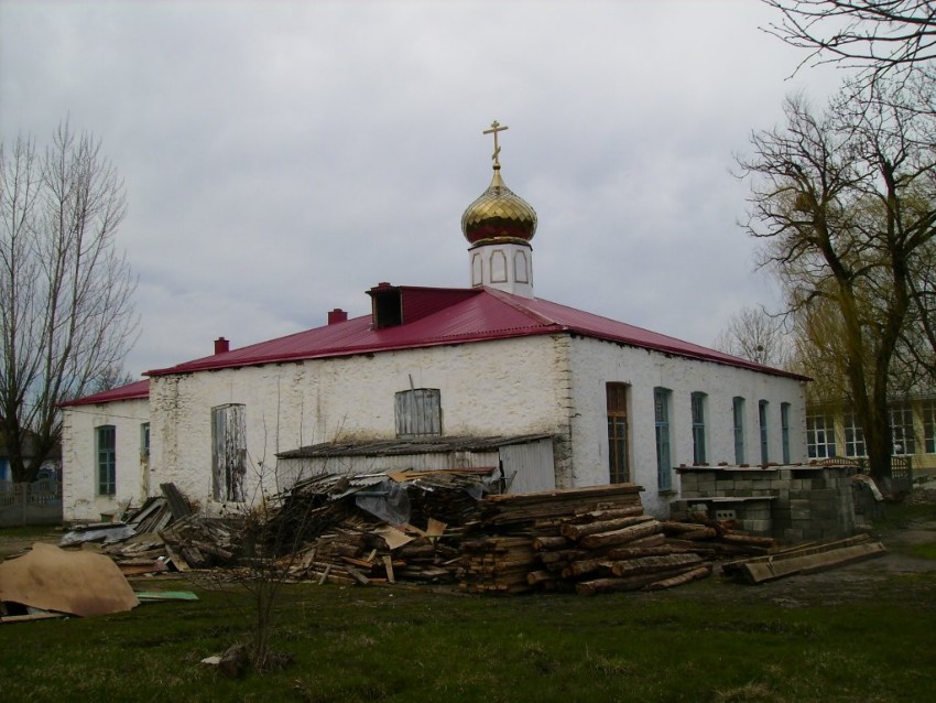 Церковь Георгия Победоносца, Тверская (Апшеронский район, Краснодарский край). общий вид в ландшафте