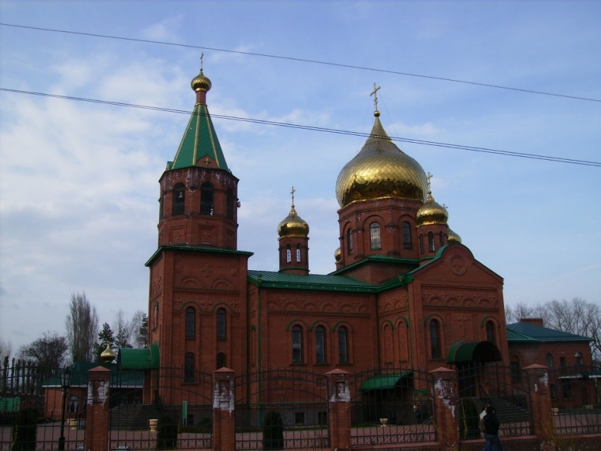 Кореновск. Церковь Владимира равноапостольного. общий вид в ландшафте, Вид  с  юга