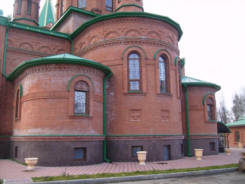 Церковь Владимира равноапостольного, Кореновск (Кореновский район, Краснодарский край). архитектурные детали, Трехчастная апсида