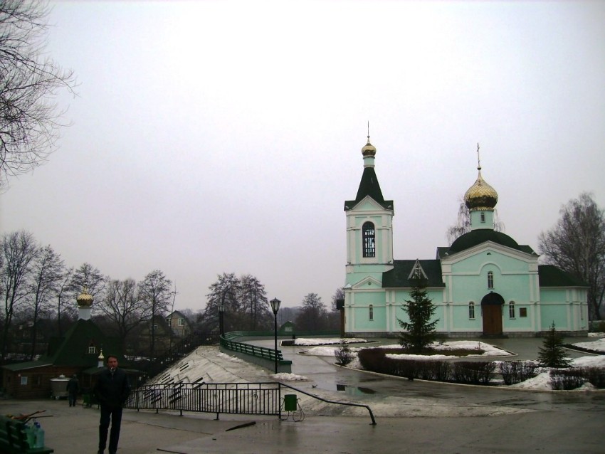 Тригуляй. Тамбовский Иоанно-Предтеченский Трегуляевский мужской монастырь. общий вид в ландшафте, Слева  -  Питиримовская  часовня,  справа  -  Питиримовский  храм.