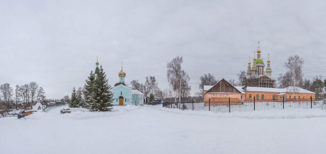 Тамбовский Иоанно-Предтеченский Трегуляевский мужской монастырь, Тригуляй (Тамбовский район, Тамбовская область). фасады, Слева-направо - Часовня над святым источником, Питиримовская церковь, строящийся Собор Рождества Иоанна Предтечи 
