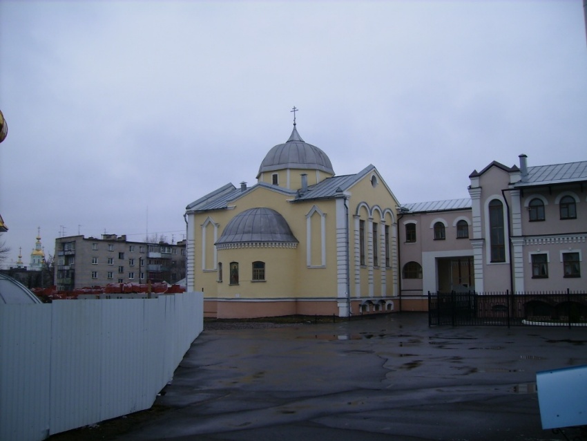 Тамбов. Вознесенский женский монастырь. Церковь Иоанна Кронштадтского. общий вид в ландшафте