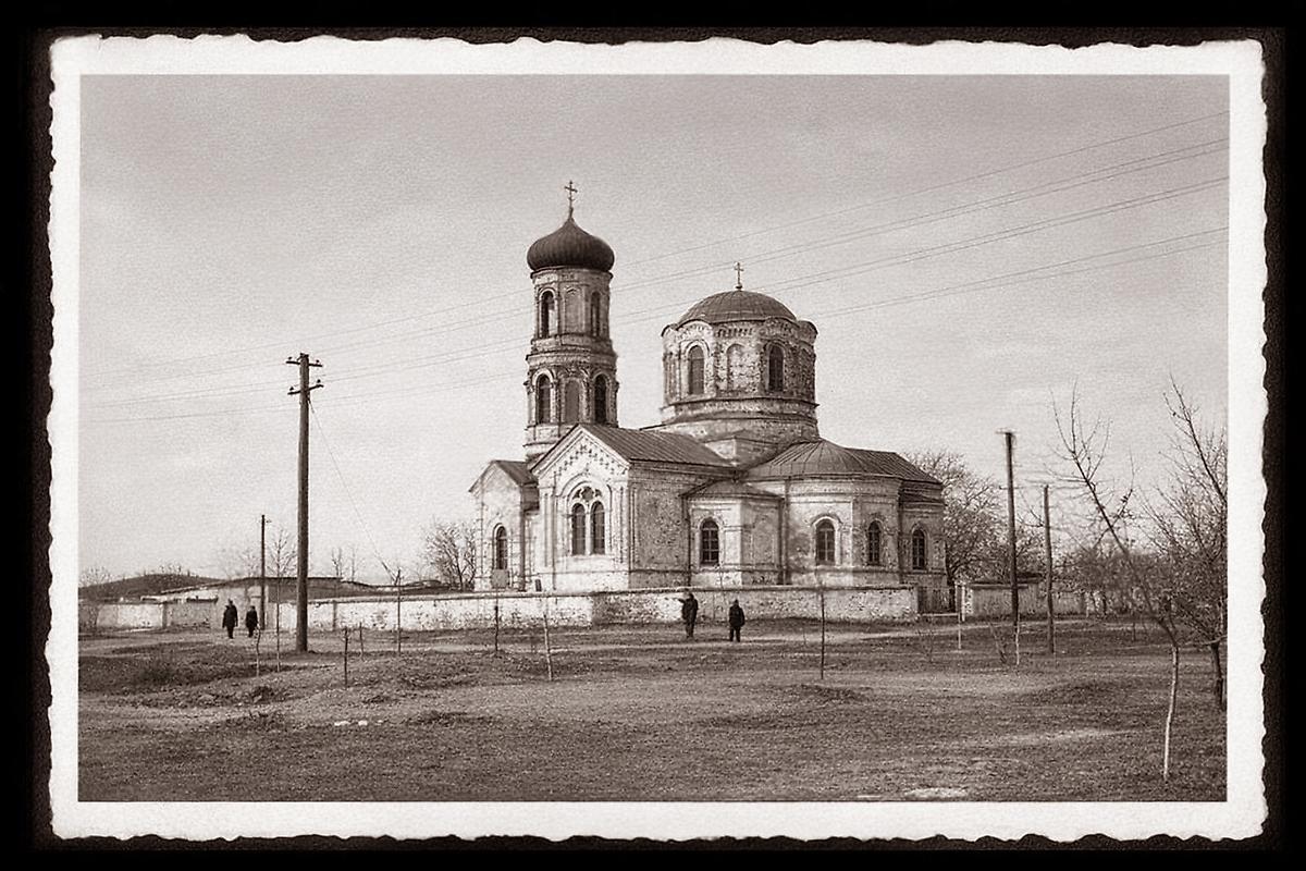 Фото 1942 г. с аукциона e-bay.de, архивная фотография. Кафедральный собор Преображения Господня, Никополь (Никопольский район, Украина, Днепропетровская область)