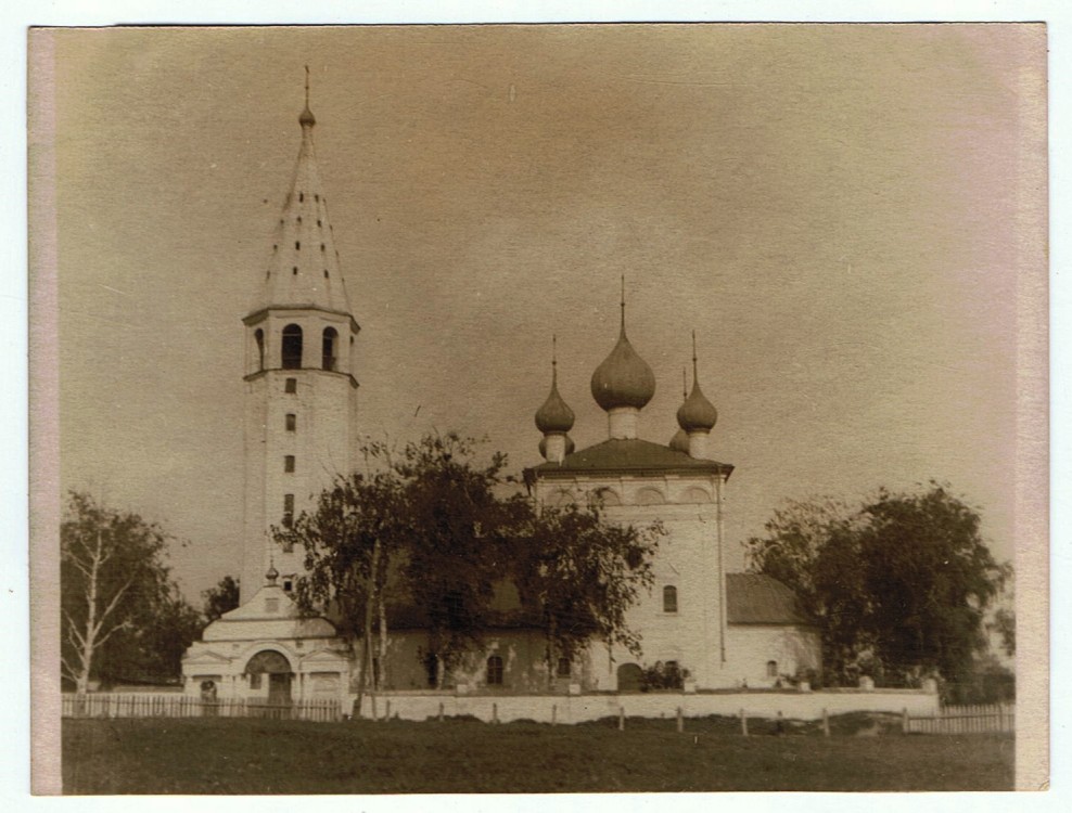 Церковь Воскресения Христова, Вятское (Некрасовский район, Ярославская область). архивная фотография, Частная коллекция. Фото 1950-х годов