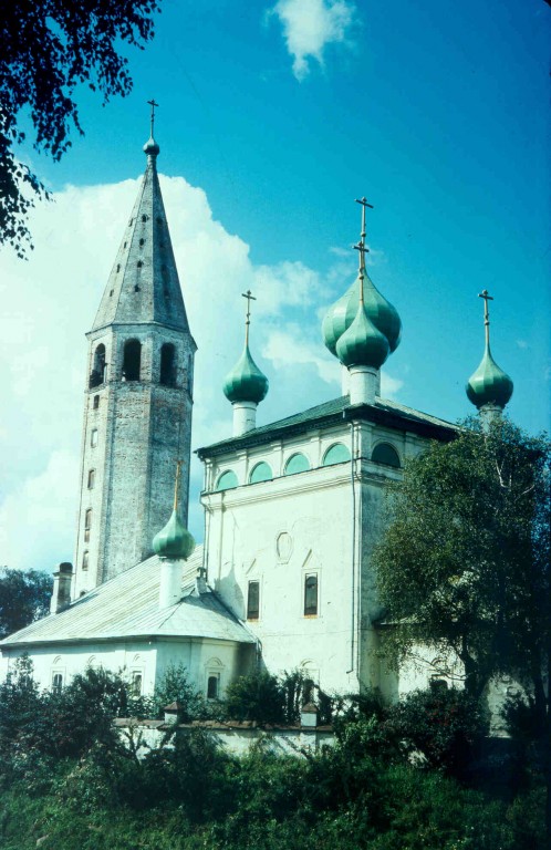 Церковь Воскресения Христова, Вятское (Некрасовский район, Ярославская область). фасады, 1996