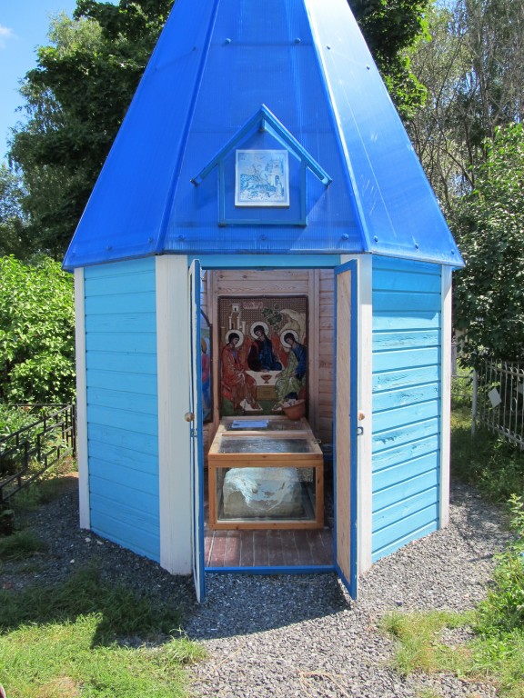 Церковь Преображения Господня, Сухаренки (Городецкий район, Нижегородская область). дополнительная информация, часовня над исцеляющим камнем