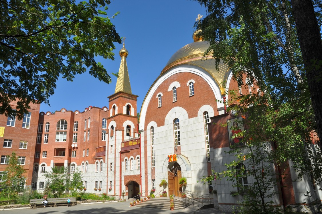 Екатеринбург. Церковь Пантелеимона Целителя при Областной психиатрической больнице. фасады