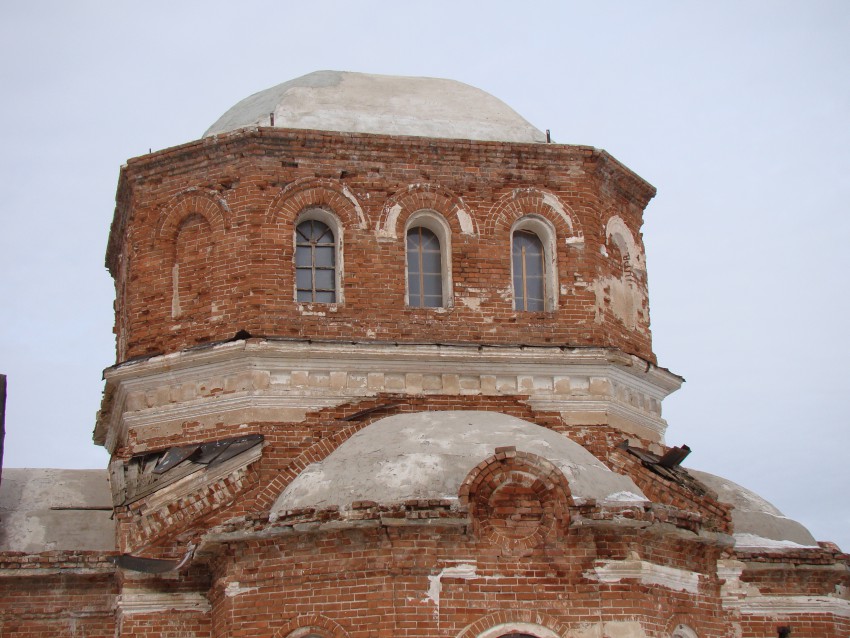 Церковь Троицы Живоначальной, Ларино (Каслинский район, Челябинская область). архитектурные детали, Главный купол.