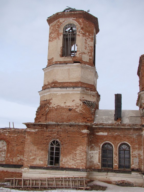 Церковь Троицы Живоначальной, Ларино (Каслинский район, Челябинская область). архитектурные детали, Колокольня.