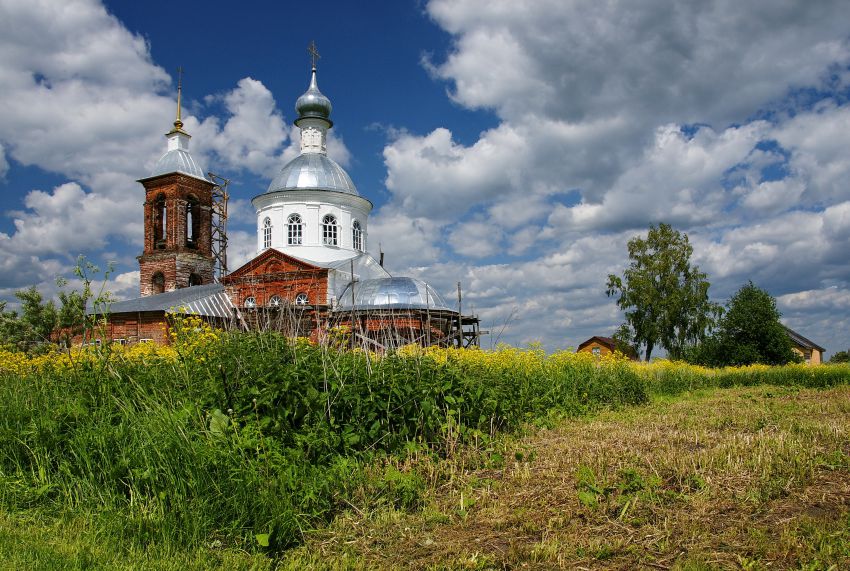 Лучинское. Церковь Николая Чудотворца. общий вид в ландшафте, Начали активно восстанавливать